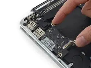 MacBook Pro 15" Retina Display Mid 2015 I/O Board Replacement