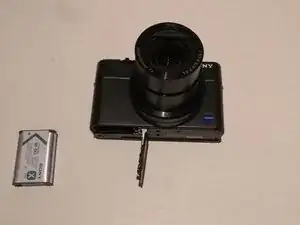 How to fix stuck lens cover on Sony CyberShot DSC-RX100 III