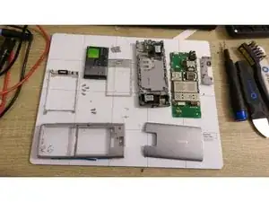 Disassembling Nokia X2-00