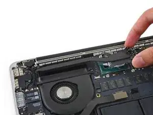 MacBook Pro 13" Retina Display Early 2015 Heat Sink Replacement