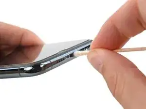 How to Clean your iPhone's Lightning Port