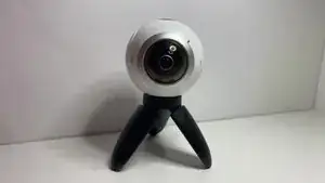 Begin by turning the Gear 360 to the side where <strong>Samsung</strong> is printed.