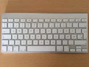 Replace Apple Wireless Keyboard (A1314) logic board assembly and stuck batteries