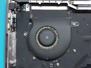 MacBook Pro 13" Touch Bar 2018 Right fan Replacement