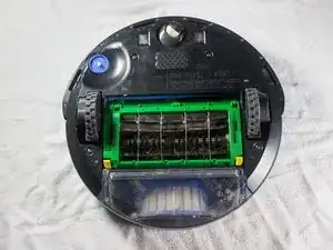 Disassembling iRobot Roomba 551 Bottom Plate