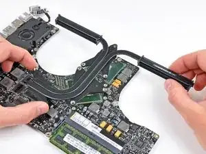 MacBook Pro 17" Unibody Heat Sink Replacement