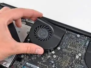 MacBook Pro 15" Unibody Mid 2010 Right Fan Replacement