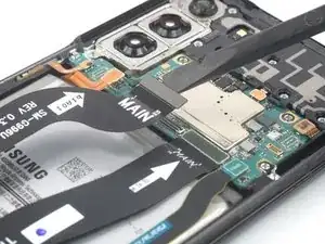 How to disconnect the display flex cable in the Samsung Galaxy S21 Plus