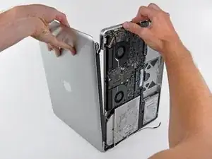 MacBook Pro 15" Unibody Mid 2010 Display Replacement