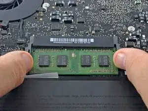 MacBook Pro 13" Unibody Mid 2010 RAM Replacement