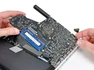MacBook Pro 13" Unibody Mid 2012 Logic Board Replacement