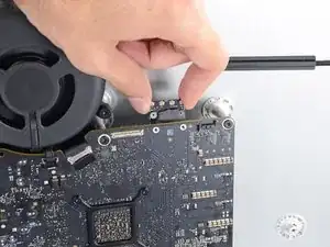 iMac Intel 27" Retina 5k Display AirPort/Bluetooth Card Replacement