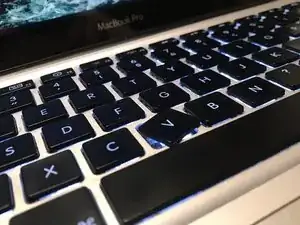 MacBook Pro 13" Unibody Mid 2010 Key Cap Removal