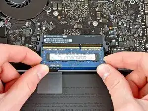 MacBook Pro 13" Unibody Mid 2012 RAM Replacement