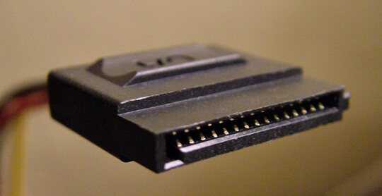 SATA power cable form wikipedia